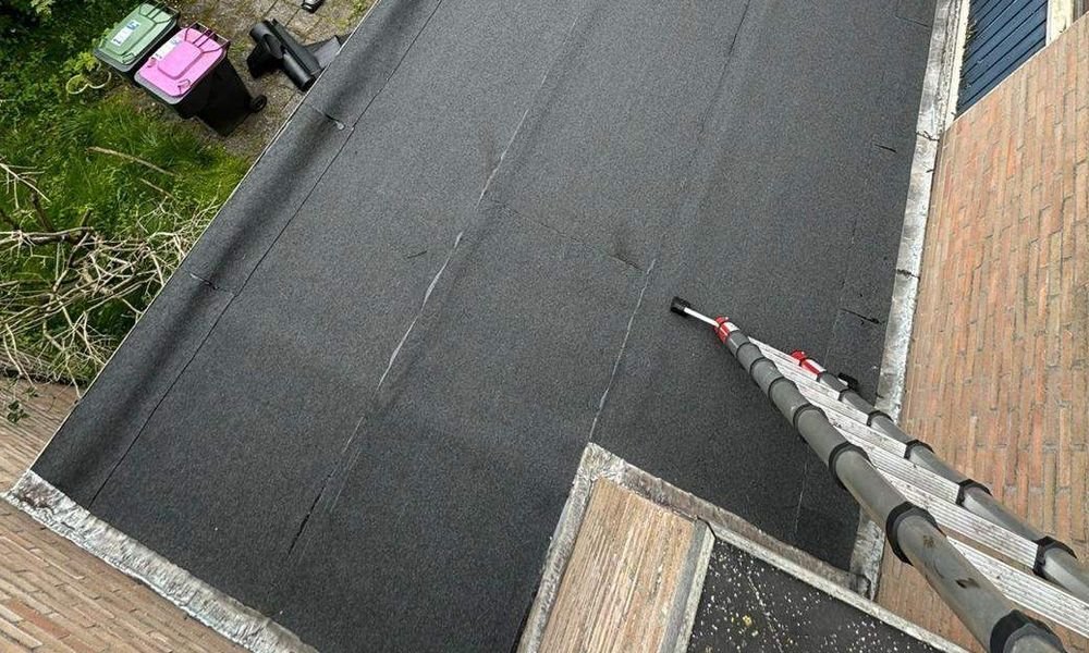 20m2 plat dak aangelegd Plat dak geplaatst door dakdekker in Velsen